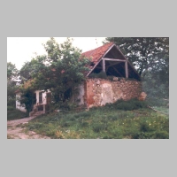 043-1002 Ein Wohnhaus in Kallehnen im Fruehjahr 1998.jpg